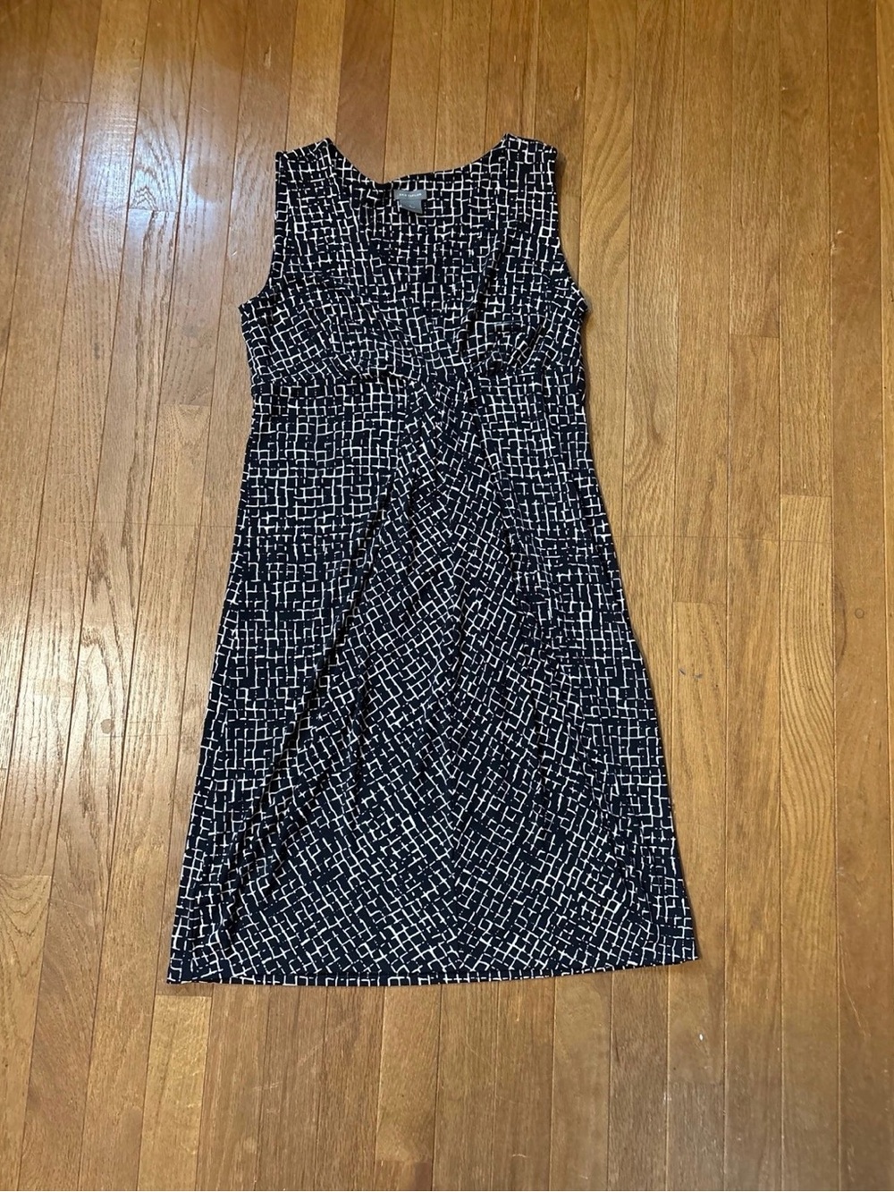 Ann Taylor Black & White Sleeveless Midi Dress